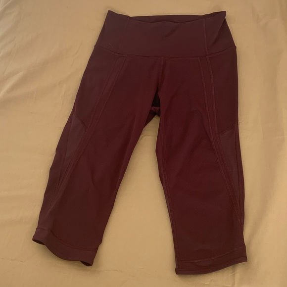 NWOT!! Lululemon Cropped Leggings